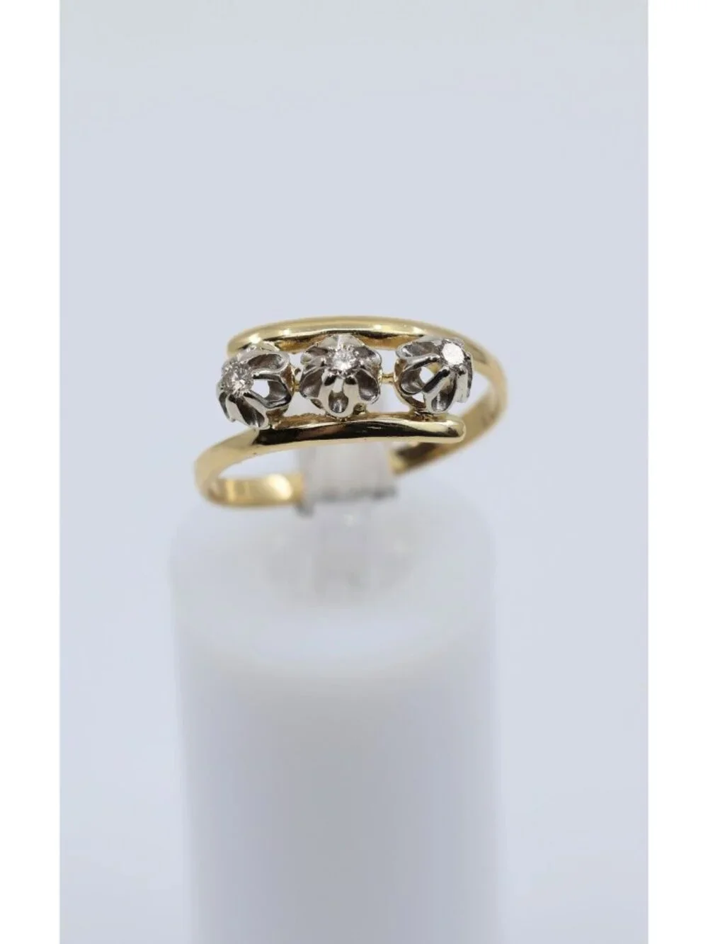 Unique 18K Two Tone Multi Color Gold Designer 3 Stone Diamond Ring - Size 7.50